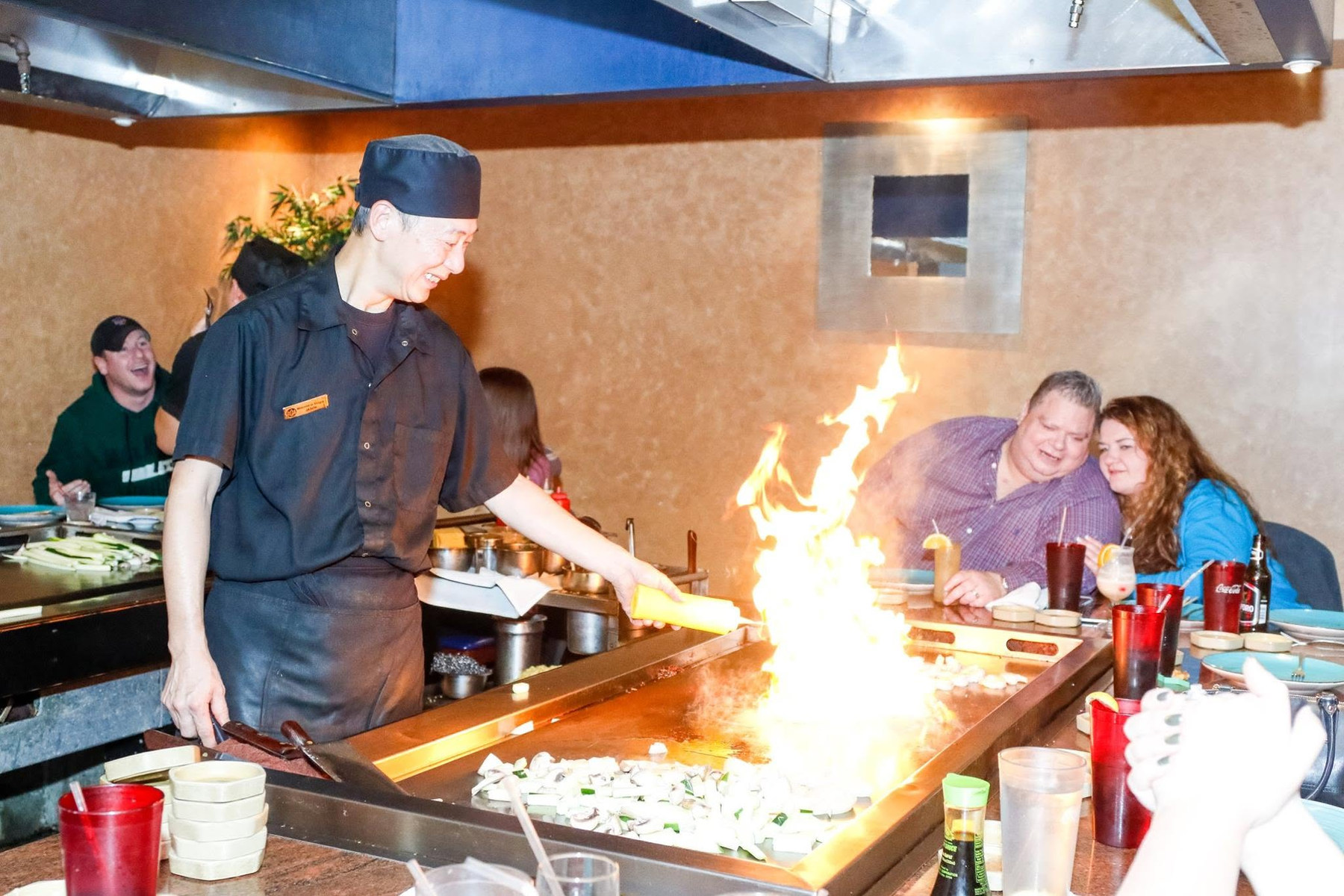 Guests enjoying dinner and live event entertainment