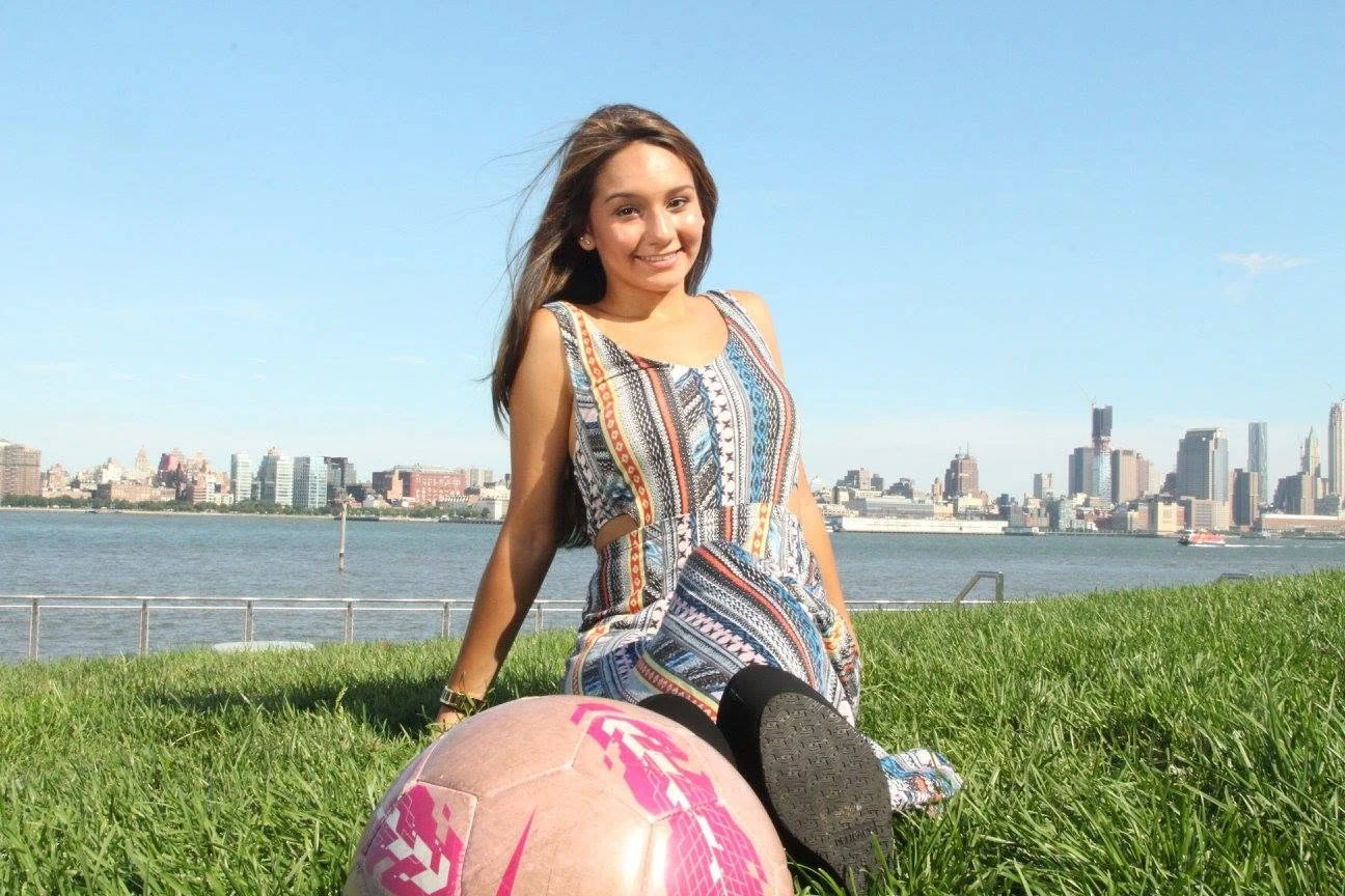 Outdoor portrait with the city skyline